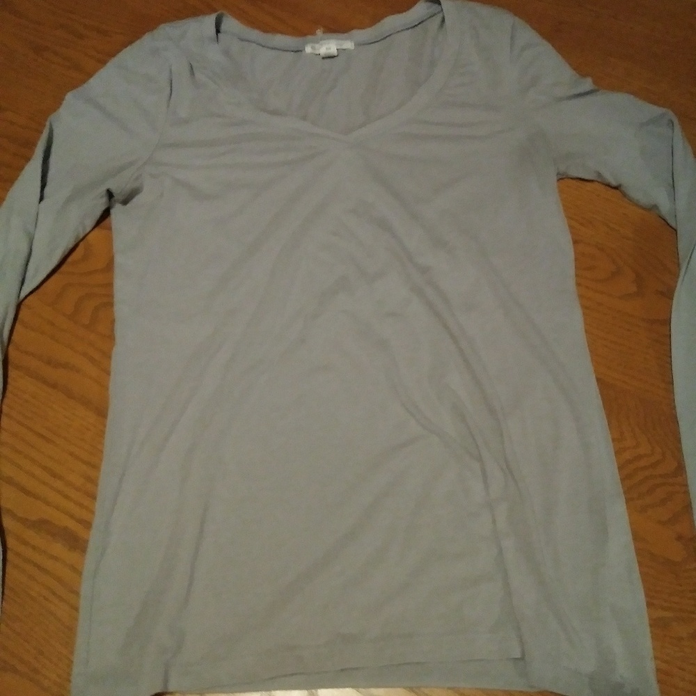 Long sleeve v-neck plain grey tee